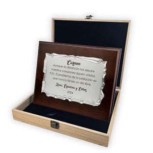 PLACA HOMENAJE METAL PLATEADO 26X21CM - 19X13CM